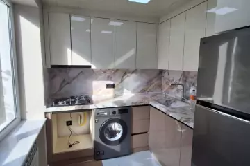 Satılır Köhnə Tikili Elmler Akademiyasıda 