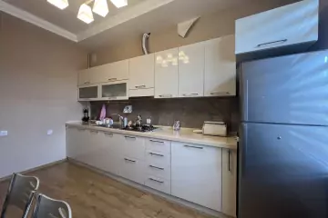 Aylıq Kirayə Köhnə Tikili Ağ şəhər Kompleksində 