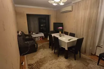 Satılır Köhnə Tikili Heydər əliyev Mərkəzində 