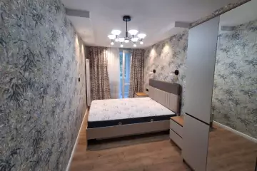 Satılır Köhnə Tikili Elmler Akademiyasıda 