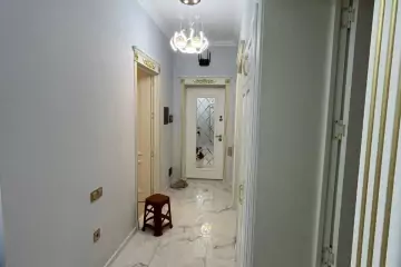 Aylıq Kirayə Köhnə Tikili Mərkəzdə 