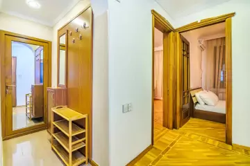 Aylıq Kirayə Köhnə Tikili Mərkəzdə 