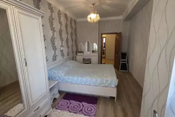 Satılır Yeni Tikili Ayna Sultanova Heykəlində 