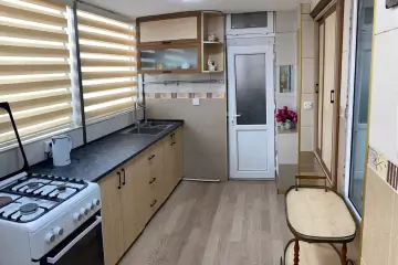 Aylıq Kirayə Yeni Tikili Mərkəzdə 