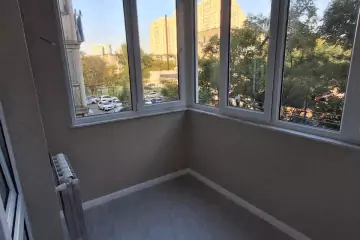 Satılır Köhnə Tikili Elmler Akademiyasıda 