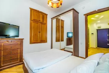 Aylıq Kirayə Köhnə Tikili Mərkəzdə 