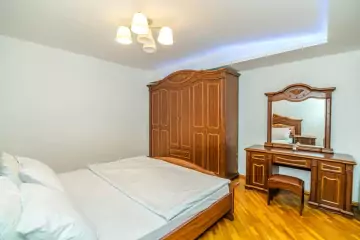 Aylıq Kirayə Köhnə Tikili Mərkəzdə 