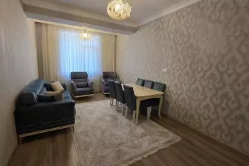 Satılır Yeni Tikili Ayna Sultanova Heykəlində 