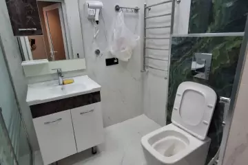 Satılır Köhnə Tikili Elmler Akademiyasıda 