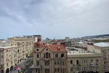 Aylıq Kirayə Köhnə Tikili Mərkəzdə 