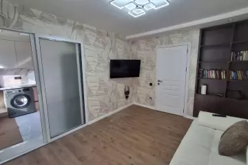 Satılır Köhnə Tikili Elmler Akademiyasıda 