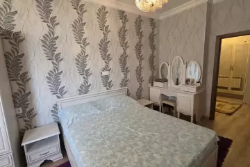 Satılır Yeni Tikili Ayna Sultanova Heykəlində 