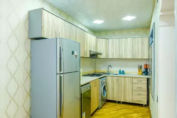 Aylıq Kirayə Köhnə Tikili Mərkəzdə 