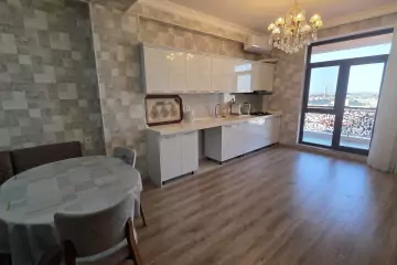 Satılır Yeni Tikili Ayna Sultanova Heykəlində 