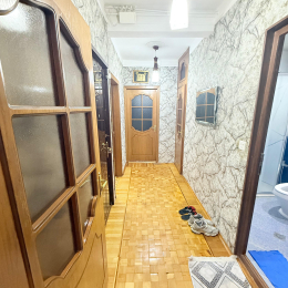 Satılır 2 otaqlı Köhnə Tikili 51 m², Bakı kinoteatrı