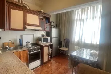 Satılır Köhnə Tikili 8-ci Kilometrdə 