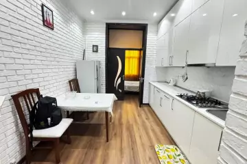 Aylıq Kirayə Köhnə Tikili Nəsimi Bazarında 