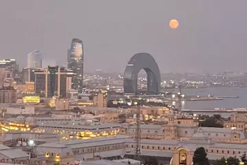 Aylıq Kirayə Yeni Tikili İçərişəhərdə 