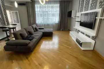 Aylıq Kirayə Yeni Tikili şərq Bazarında 