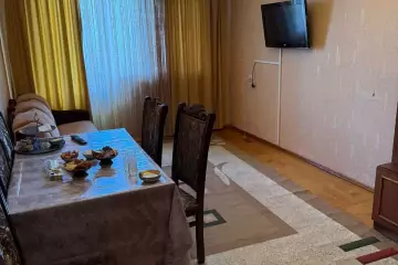 Satılır Köhnə Tikili Bakıxanovda 