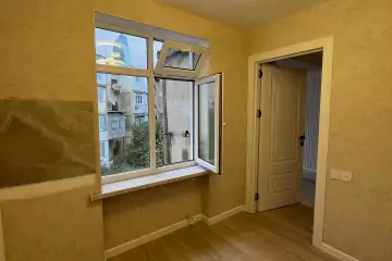 Satılır Yeni Tikili Heydər əliyev Mərkəzində 