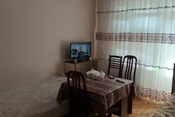 Satılır Köhnə Tikili 8-ci Kilometrdə 