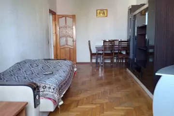 Satılır Köhnə Tikili 8-ci Kilometrdə 