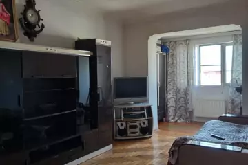 Satılır Köhnə Tikili 8-ci Kilometrdə 