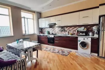 Satılır Həyət Evi Badamdarda 