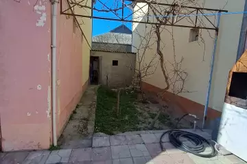 Satılır Həyət Evi əmircanda 