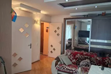 Satılır Köhnə Tikili Elmler Akademiyasıda 