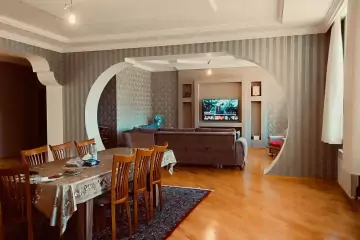 Satılır Həyət Evi Badamdarda 