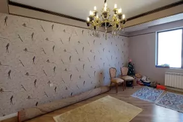 Satılır Yeni Tikili 8-ci Mikrorayonda 