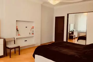 Satılır Həyət Evi Badamdarda 