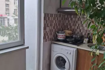 Satılır Köhnə Tikili Elmler Akademiyasıda 