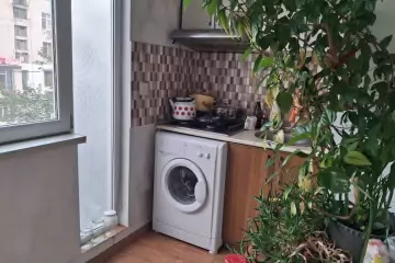 Satılır Köhnə Tikili Elmler Akademiyasıda 